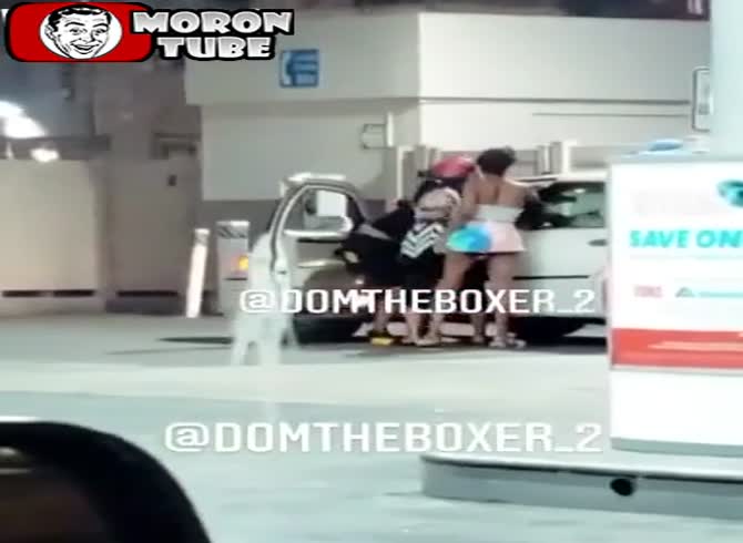 Video :Three ladies attack a man, but a good samaritan saves him